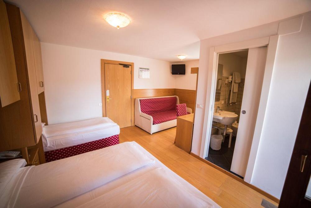 Hotel Due Spade Folgaria Exterior photo