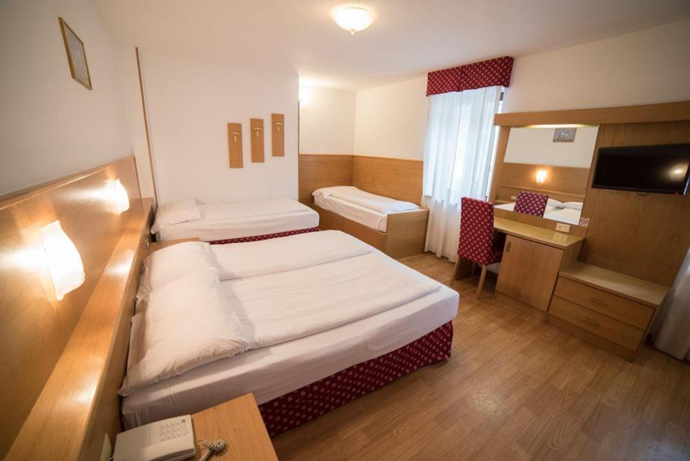 Hotel Due Spade Folgaria Exterior photo